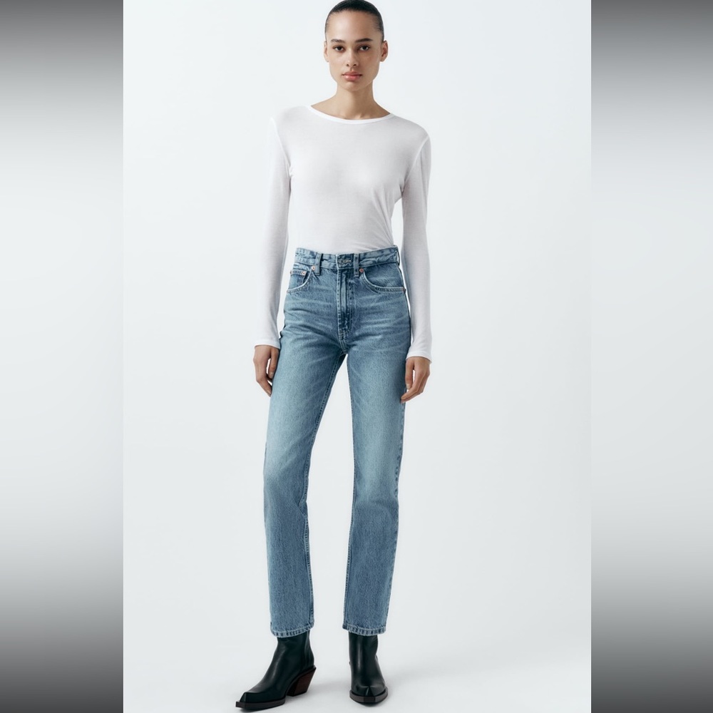 Zara High Waist Slim Straight Leg Jeans. Excellent condition.